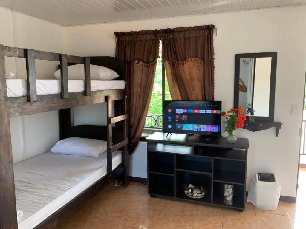Cabinas Playa Bandera Apart otel Parrita Dış mekan fotoğraf